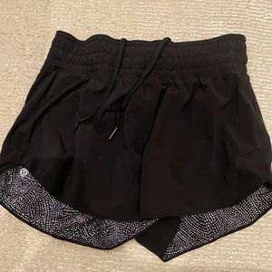 Lululemon Choose A Side Reversible Shorts - Size 4